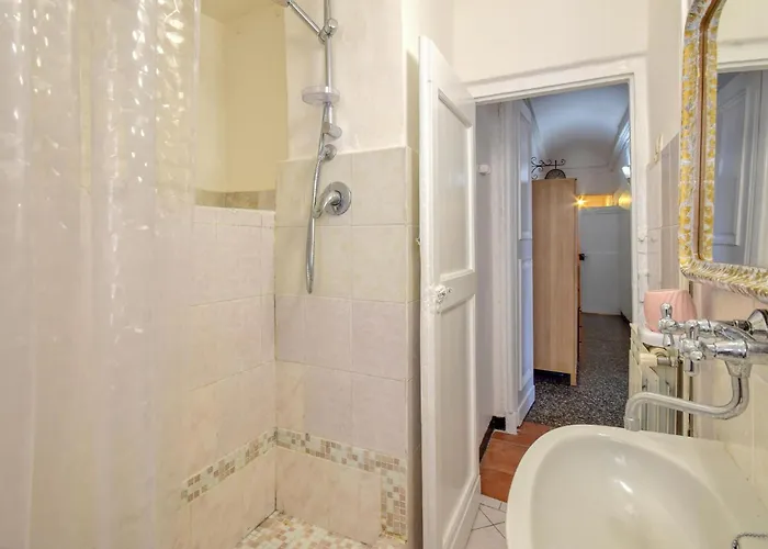 2 Bedroom Lovely In Apartman Genova